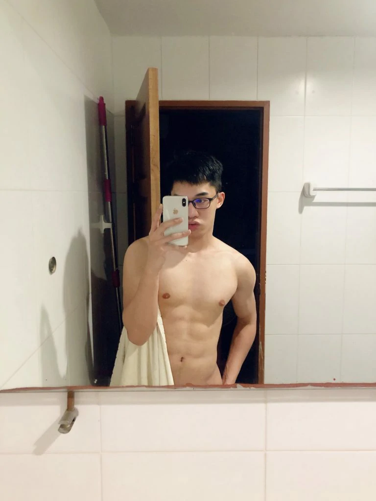 Review-Sixpack-Panupong